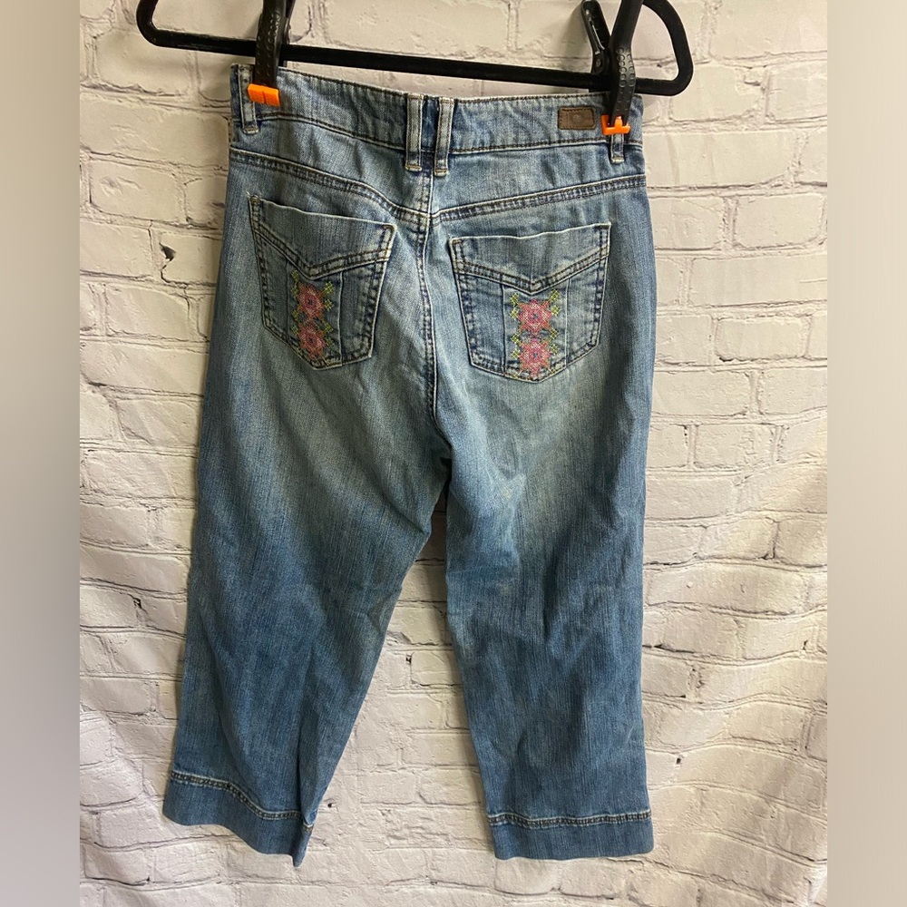 5/$20 DKNY Jeans Womens Blue Denim Pink Floral Embroidered Mid Rise Pants Size 4
